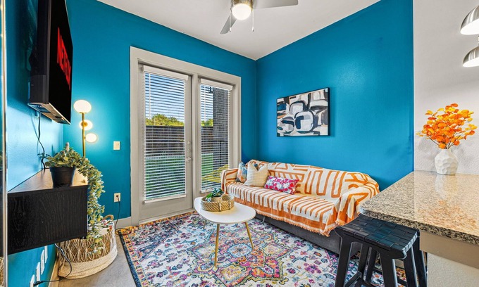 Fort Worth Apartment | Studio by TCU, Stockyards & Zoo - Pool, Parking & Gym