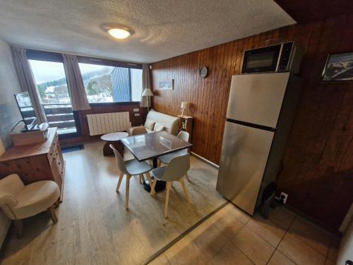 Besse-et-Saint-Anastaise Apartment | Studio cabine au cœur de la station, WiFi gratuit - FR-1-814-132
