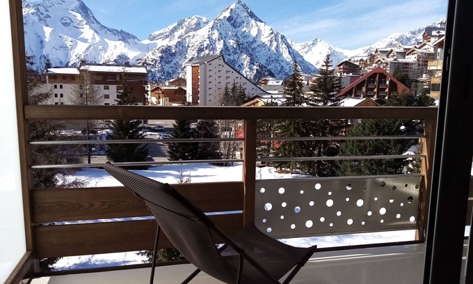 Les Deux Alpes Apartment | Studio cabin apartment, 32 M2, center of the resort, ski in/ski out