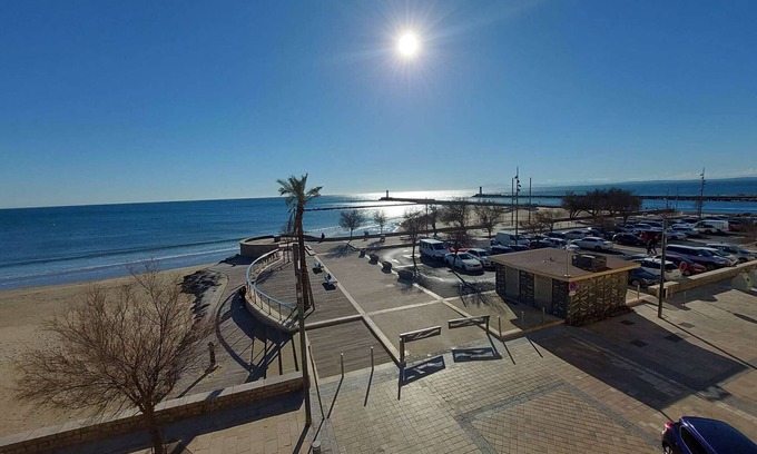 Le Grau-dʼAgde Apartment | Studio cabin for 4, terrace, parking, Grau d'Agde