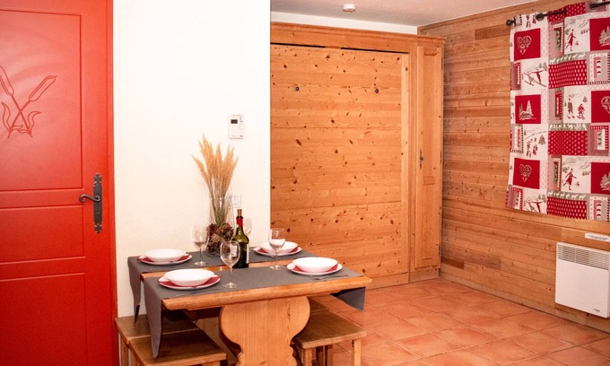 Pra Loup Apartment | Studio cabin for 6 with balcony, parking and ski locker