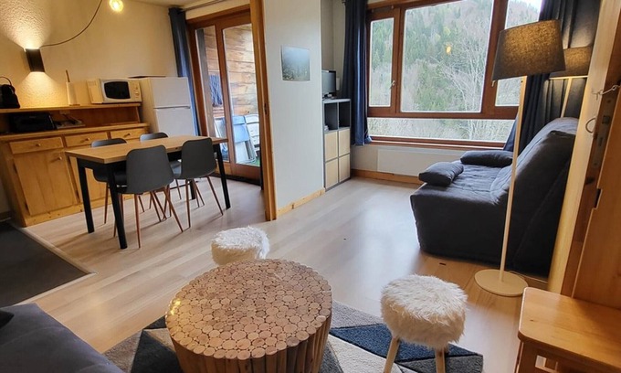 Saint-Jean-dʼAulps Apartment | Studio cabin at the foot of the slopes with private pool and parking in Saint-Jean-d'Aulps