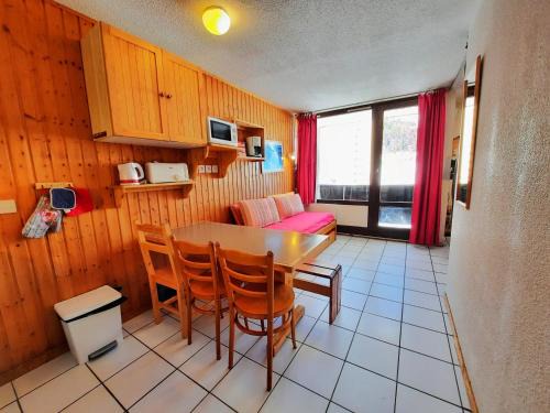 Les Menuires Apartment | Studio cabine 4 pers, balcon, proximité télécabine, Preyerand - FR-1-452-320