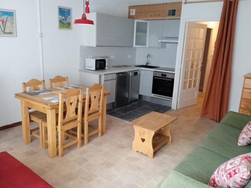 Valloire Apartment | *Studio cabine 4 pers, sud, proche télécabine Crêt de la Brive, centre Valloire* - FR-1-263-19