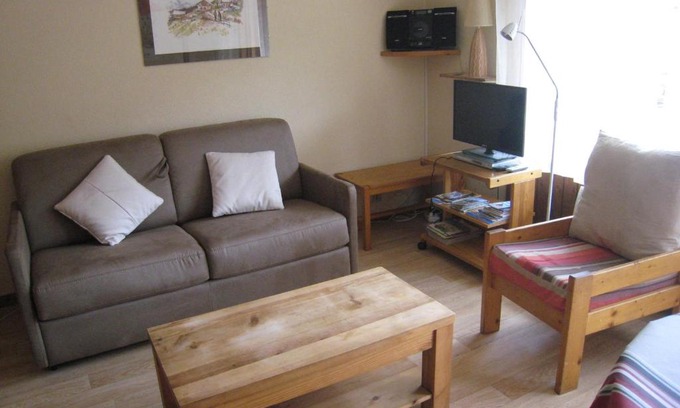 La Clusaz Apartment | Studio cabine au centre, balcon sud, parking, proche pistes et commerces - FR-1-459-89