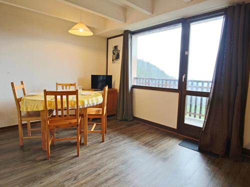 Chamrousse Apartment | Studio cabine avec balcon et cuisine équipée à Chamrousse - FR-1-340-153