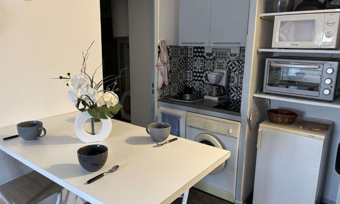 Saint-Pierre-la-Mer Apartment | Studio cabine avec loggia fermée et parking à 800m de la plage, animaux admis - FR-1-229D-155