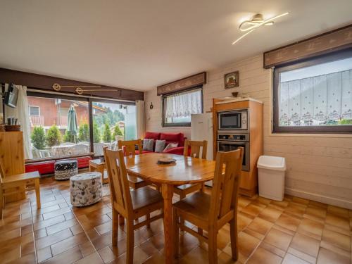La Clusaz Apartment | Studio cabine avec terrasse, parking, 4 pers, centre village, proche pistes et commerces - FR-1-437-92