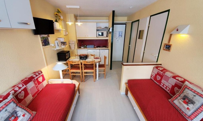 Bellentre Apartment | Studio cabine cosy avec balcon, bien équipé, accès rapide aux pistes et commerces – Montchavin Les Coches - FR-1-329-10