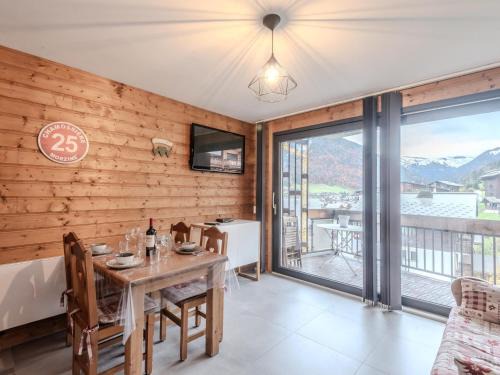 Morzine Apartment | Studio cabine lumineux 2* à Morzine, proche pistes, balcon Sud-Est, parking privé, 2-4 pers. - FR-1-754-57