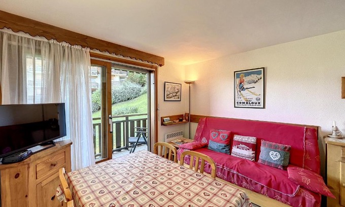 Combloux Apartment | Studio cabine proche centre Combloux, 4 pers, balcon, parking - FR-1-560-53