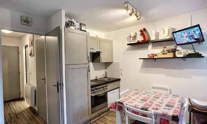 Reberty Apartment | Studio cabine rénové pour 4 pers avec balcon, parking et wifi, proche pistes et commerces - Les Menuires - FR-1-178-290