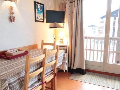 Les Carroz-d'Araches Apartment | Studio chaleureux 4 pers, centre village, proche pistes et commerces, balcon sud-ouest - FR-1-572-105