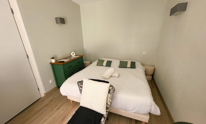 Ambleteuse Apartment | Studio-Comfort-Ensuite with Bath