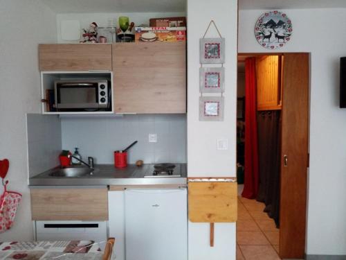 Cohennoz Apartment | Studio cosy 4 pers, RDC, Sud, à 300m des pistes et 250m commerces, bien équipé, animaux admis. - FR-1-733-116