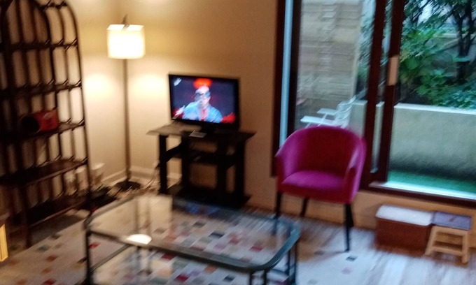 Vanves Apartment | Studio Cosy Terrasse et Parking en Sous sol Face Parc des Expositions