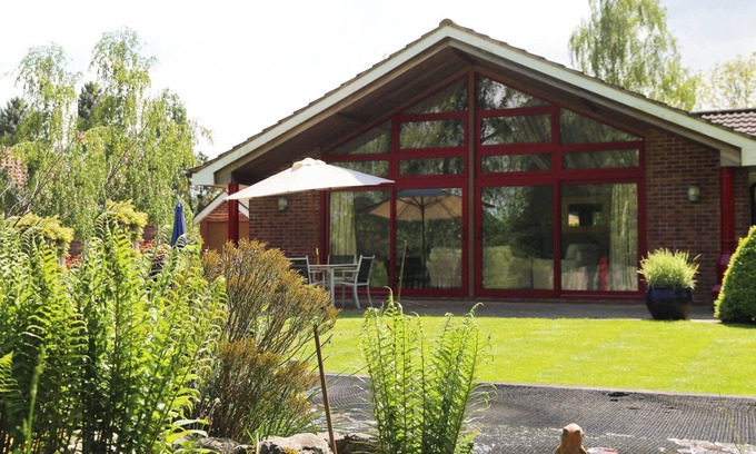 Surlingham Cottage | STUDIO COTTAGE, family friendly, character holiday cottage in Norwich