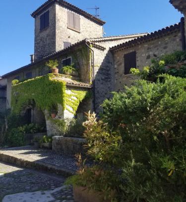 Bastide Giraud Apartment | Studio de charme dans un ancien moulin à huile d'olive