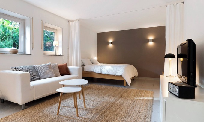 Oberrotweil Apartment | Studio Apartment 'Ferienwohnung Vino9' with Private Garden and Wi-Fi