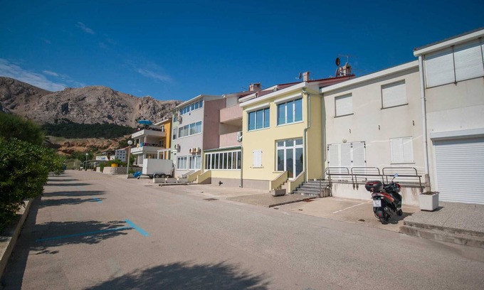 Baska Apartment | Studio Dubravka for two with a beautiful sea view, right on the beach