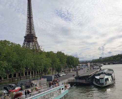 16th Arrondissement Apartment | Studio Eiffel Tower Trocadero