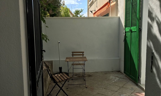 La Seyne-sur-Mer Apartment | Studio EN REZ de Jardin Avec sa Petite Terrasse Privative