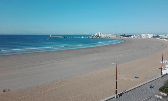 Les Sables d'Olonne Apartment | Studio face à la mer avec balcon, proche centre - FR-1-331-55