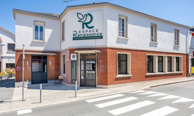 Saint-Vincent-Sterlanges House | Studio 'Family Room for 3 People - No. 9' with Wi-Fi