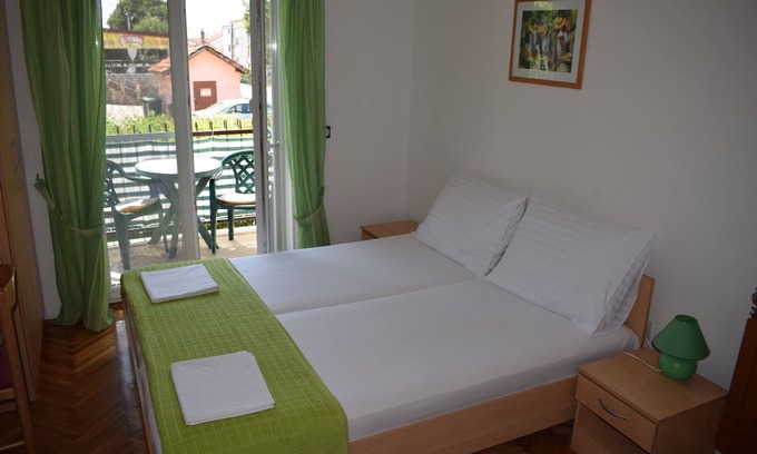 Sveti Filip i Jakov Apartment | Studio flat with balcony Sveti Filip i Jakov, Biograd (AS-4299-c)