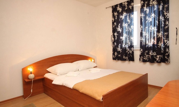 Banj Apartment | Studio flat near beach Banj, Pašman (AS-8206-a)