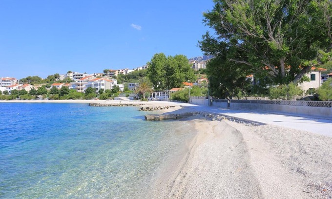Dugi Rat Apartment | Studio flat near beach Orij, Omiš (AS-2809-a)