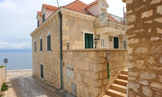 Sutivan Apartment | Studio flat near beach Sutivan, Brač (AS-17796-c)