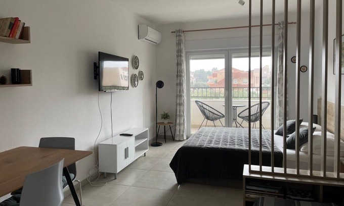 Kastel Stafilic Apartment | Studio flat with balcony Kaštel Štafilić, Kaštela (AS-23978-a)