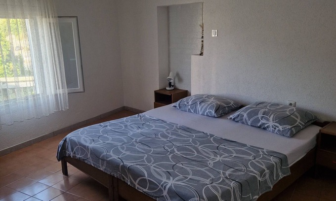Ubli Apartment | Studio flat with air-conditioning Ubli, Lastovo (AS-24676-a)