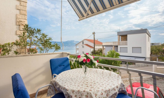 Municipality of Trogir Apartment | Studio flat with balcony and sea view Slatine, Čiovo (AS-13298-e)