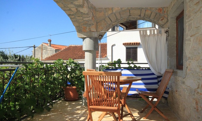 Basanija Apartment | Studio flat with terrace Bašanija, Umag (AS-7148-a)
