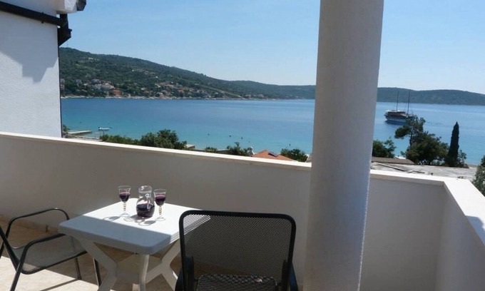 Sevid Apartment | Studio flat with terrace and sea view Sevid, Trogir (AS-6024-a)