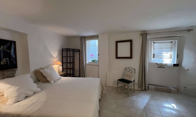 Hyeres City Centre Apartment | Studio for 2 people in the heart of Hyères