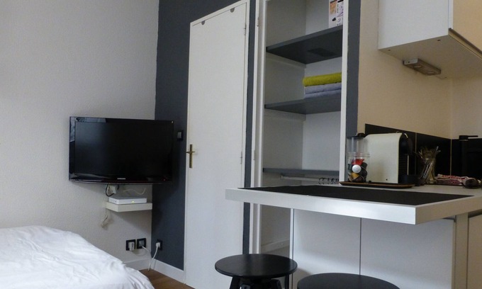 Hotel de Ville - Quinconces Apartment | Studio hyper center Quai Bourgeois