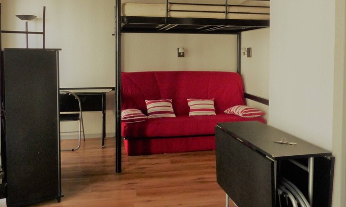 La Rochelle City Centre Apartment | Studio ideally located 2 steps from the old port, in the heart of the historic center