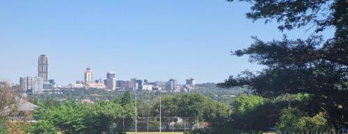 Greater Johannesburg Metropolitan Area Apartment | Studio in Bryanston