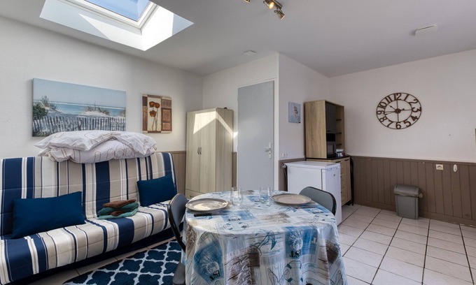 Bourcefranc-le-Chapus Apartment | Studio in Bourcefranc-le-Chapus – Ideal Getaway for Two, Wi-Fi, Remote Work Space, Near Île d’Oléron