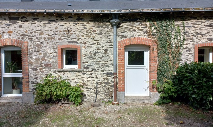 Bazougers Apartment | Studio in the countryside 15 min from Laval