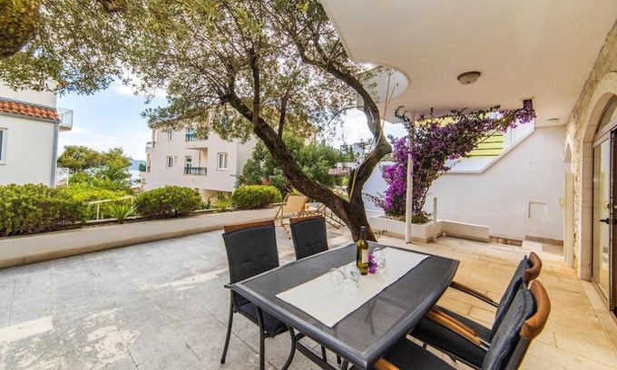 Blato Apartment | Studio in Zivogosce with wonderful sea view enclosed garden and WiFi 50 m from the beach