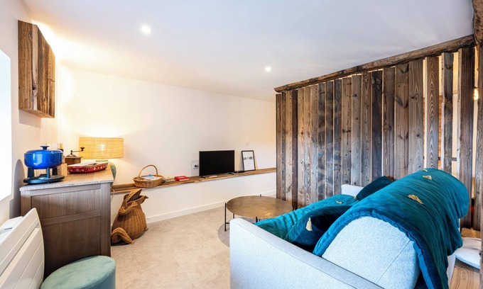 Bisanne 1500 Apartment | Studio 'Le Petit Érable - Vue Mont Blanc' with Mountain View, Private Terrace and Wi-Fi