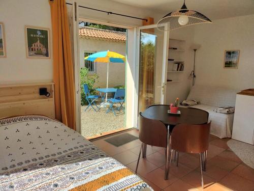 Pertuis Apartment | Studio Les Alizés du Luberon