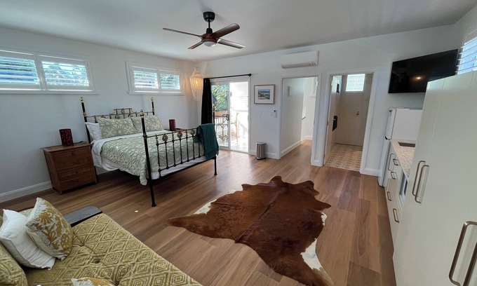 Byron Bay Apartment | Studio Loft Apartment w/balcony. In Town/Close To Beach
