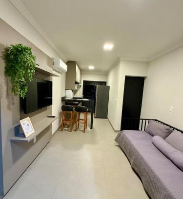 Santa Monica Apartment | Studio Maia Aconchego e praticidade 190m da UFU