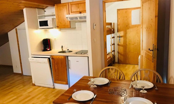 Samoens Apartment | Studio mansardé avec balcon, piscine et parking souterrain à Samoëns - FR-1-629-92