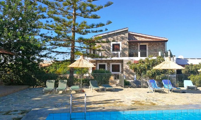 Old Hersonissos Apartment | Studio Medusa Triple